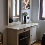 Sun, Sea, * סאני ביץ'