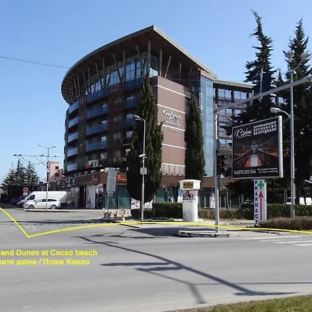 Sun, Sea, アパート